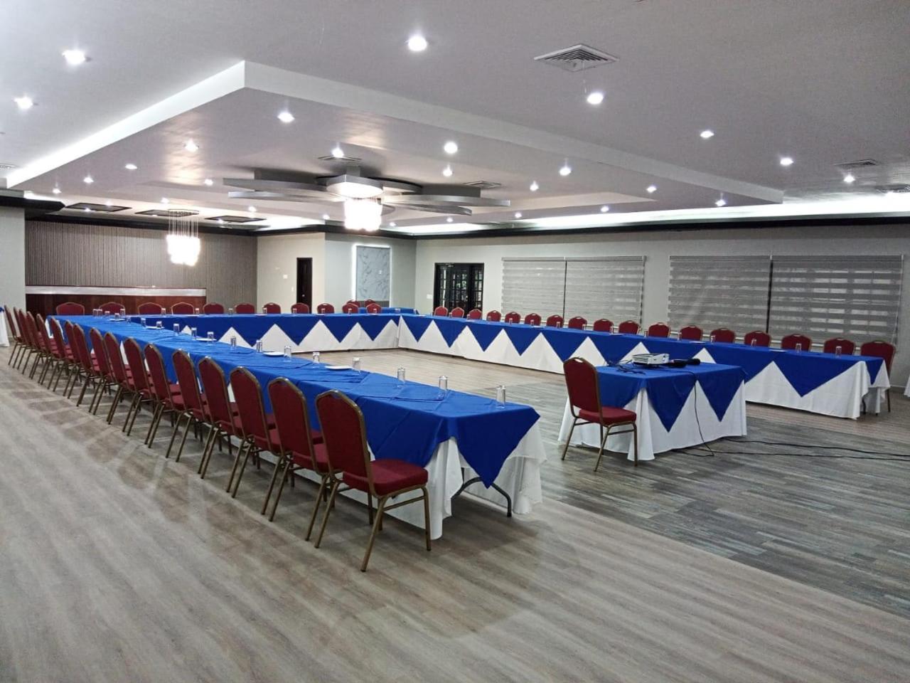Hotel La Quinta La Ceiba Buitenkant foto