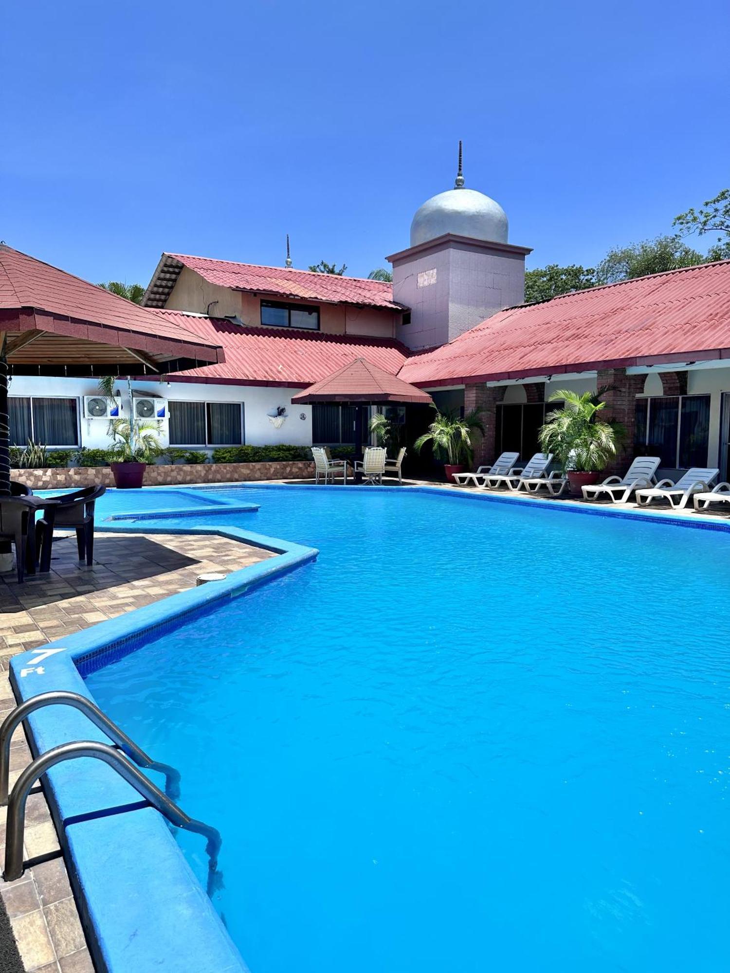 Hotel La Quinta La Ceiba Buitenkant foto